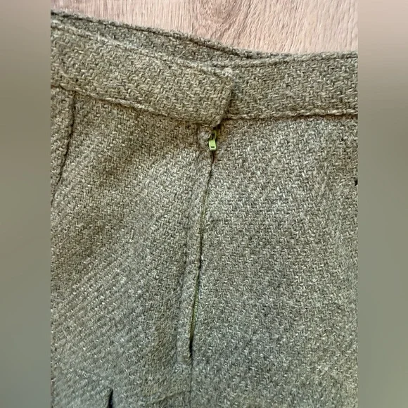 Elegant Green Pleated Skirt - Picture 9 of 13